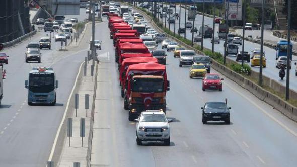 15 Temmuz'a özel Türk bayraklı kamyon konvoyu