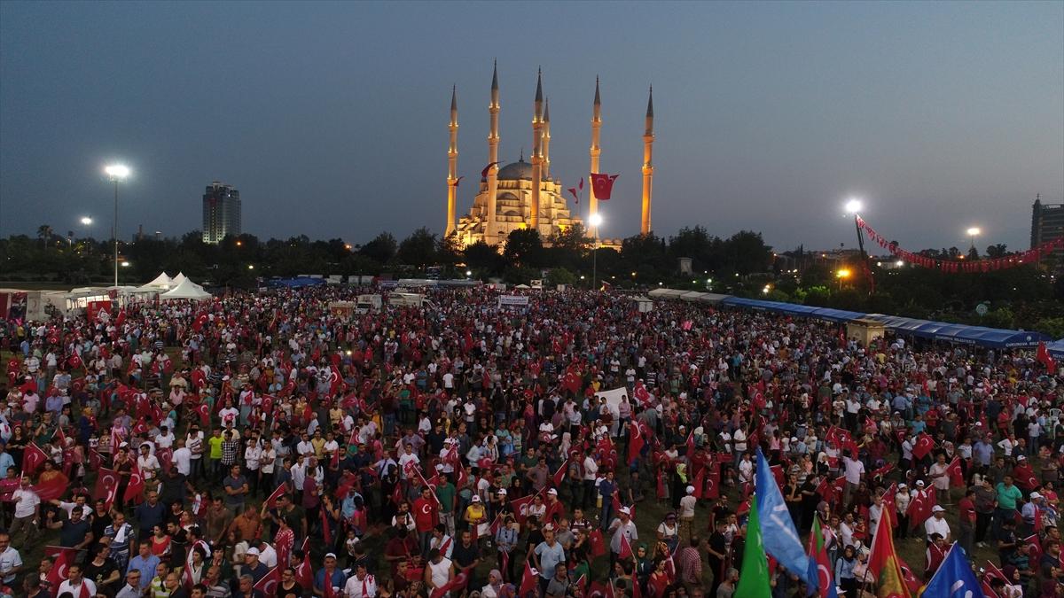 Adana'da 15 Temmuz yürüyüşü