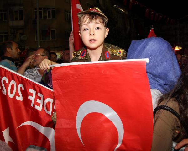 Şehit annesinden FETÖ'cülere zincirli tepki