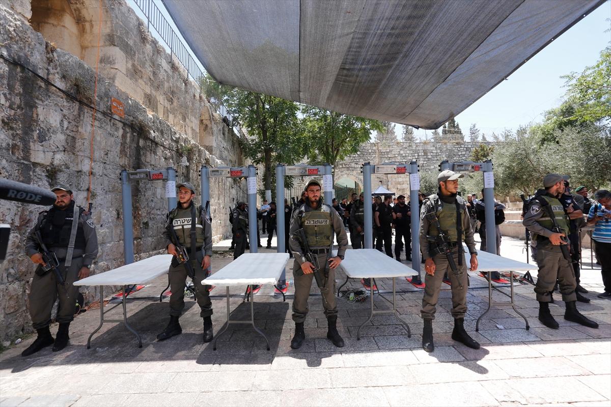 İsrail Mescid-i Aksa'yı ibadete açtı