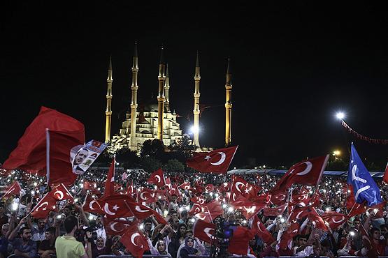 Yurt genelinde demokrasi nöbetleri