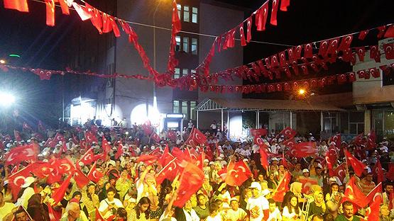 Yurt genelinde demokrasi nöbetleri