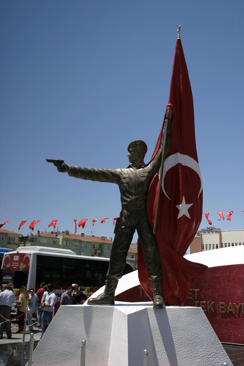 Niğde'ye şehit Ömer Halisdemir heykeli