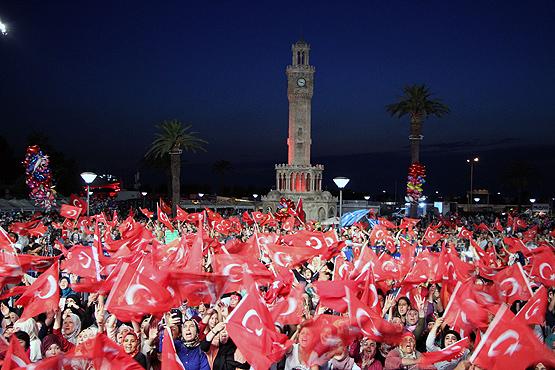 Yurt genelinde demokrasi nöbetleri