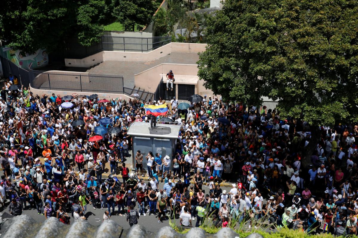 Venezuela'da sembolik halk oylaması yapıldı