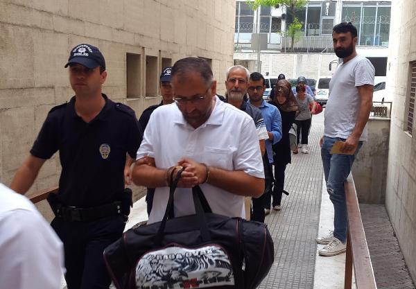 FETÖ şüphelisi kadın polisten kaçarken ayağını kırdı