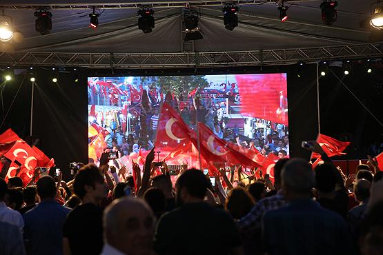 Yurt genelinde demokrasi nöbetleri