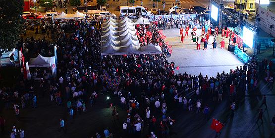 Yurt genelinde demokrasi nöbetleri