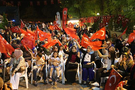 Yurt genelinde demokrasi nöbetleri