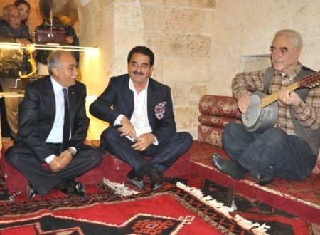 İbrahim Tatlıses'ten Ahmet Eşref Fakıbaba'ya tebrik