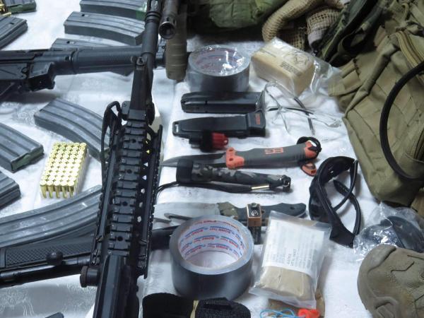 FETÖ şüphelisi eski SAT komandosunun evi cephanelik çıktı