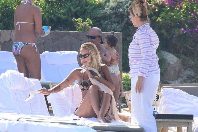 Rüştü Reçber'den eşine bikini uyarısı