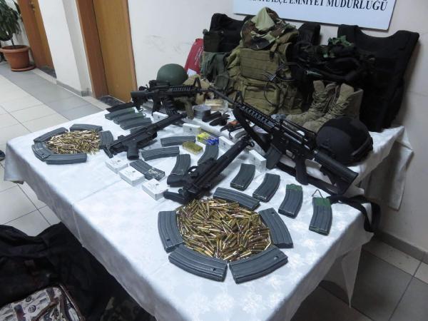 FETÖ şüphelisi eski SAT komandosunun evi cephanelik çıktı