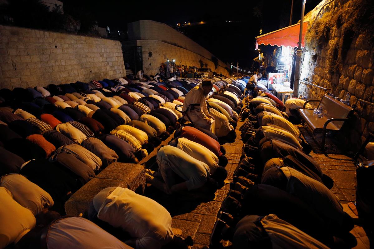 İsrail polisi Mescid-i Aksa cemaatine saldırdı