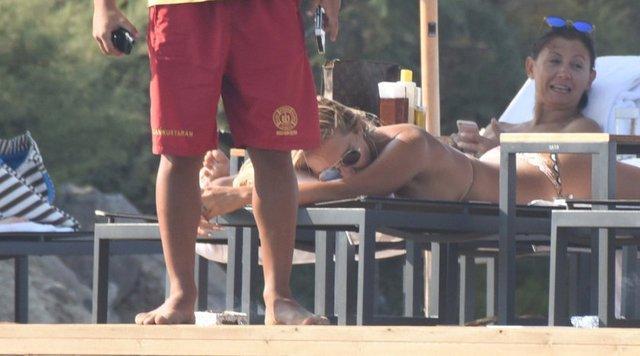 Rüştü Reçber'den eşine bikini uyarısı