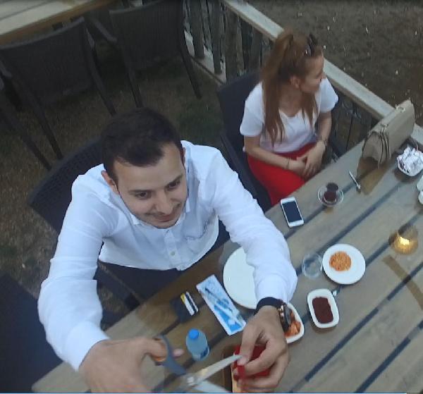 Drone'un getirdiği yüzükle evlenme teklifi etti