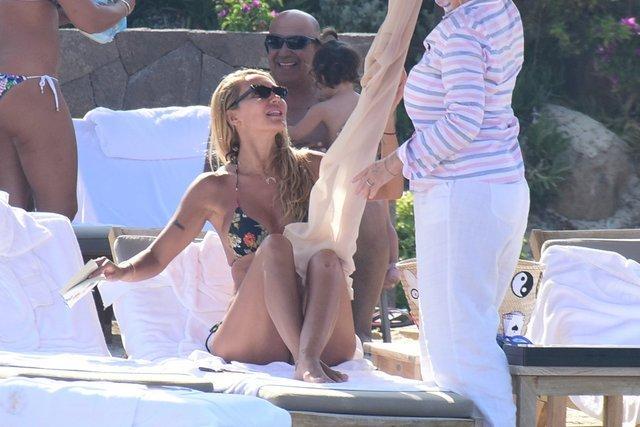 Rüştü Reçber'den eşine bikini uyarısı