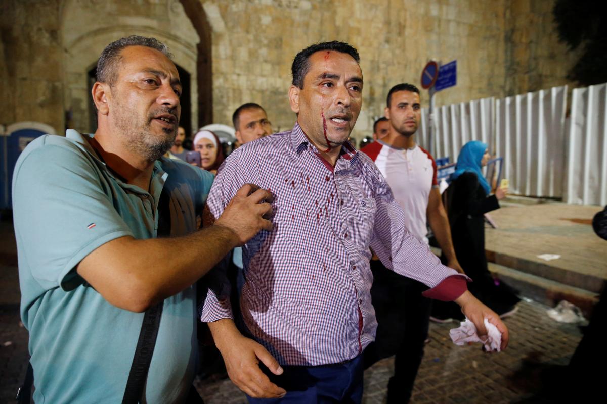 İsrail polisi Mescid-i Aksa cemaatine saldırdı