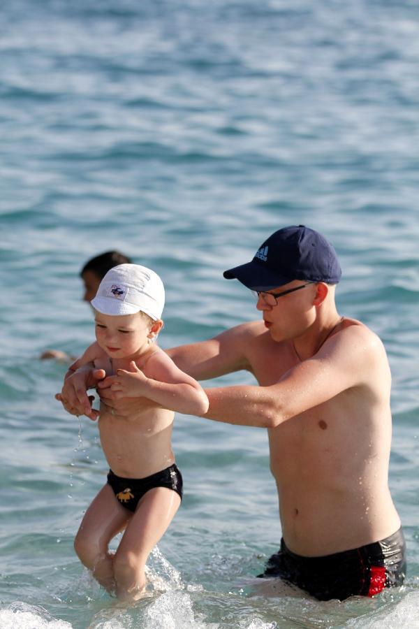 Antalya'da plajlar doldu