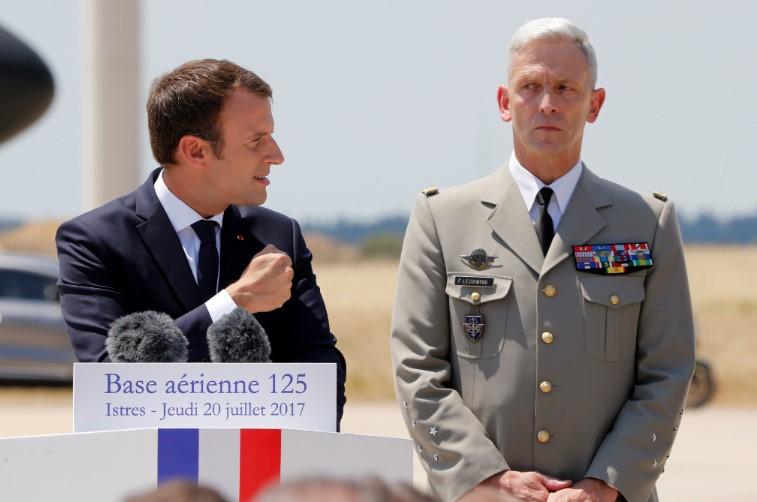 Macron askeri üssü ziyaret etti