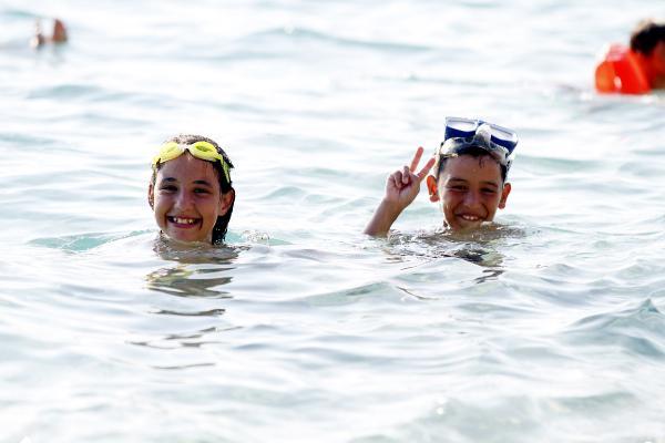 Antalya'da plajlar doldu