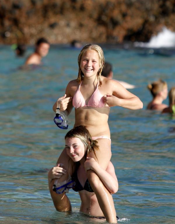 Antalya'da plajlar doldu