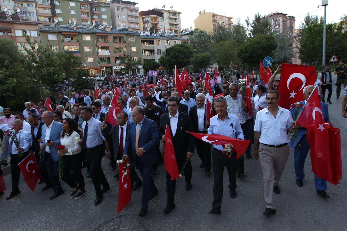 CHP Tunceli'de şehitler için yürüdü