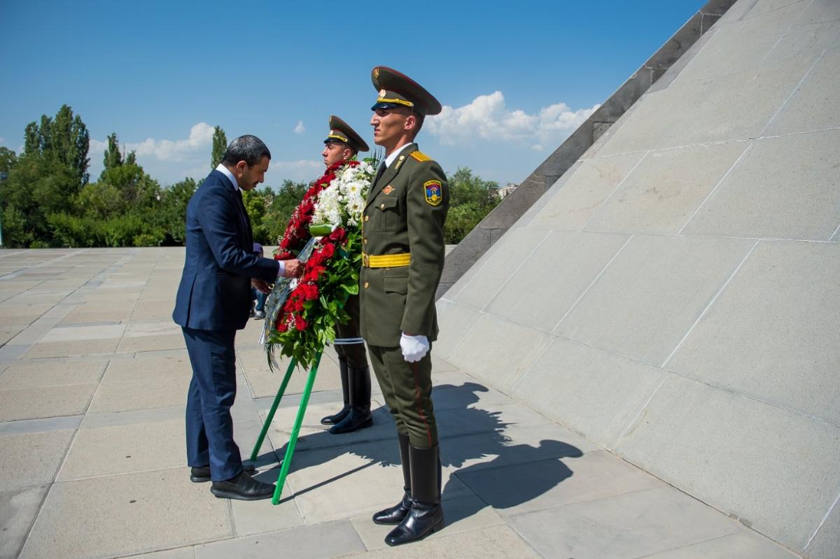 BAE Dışişleri Bakanı Ermenistan'da sözde soykırımı andı
