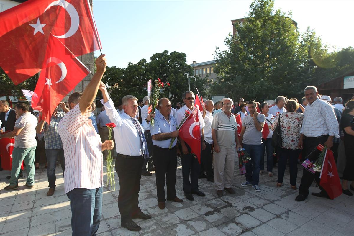 CHP Tunceli'de şehitler için yürüdü