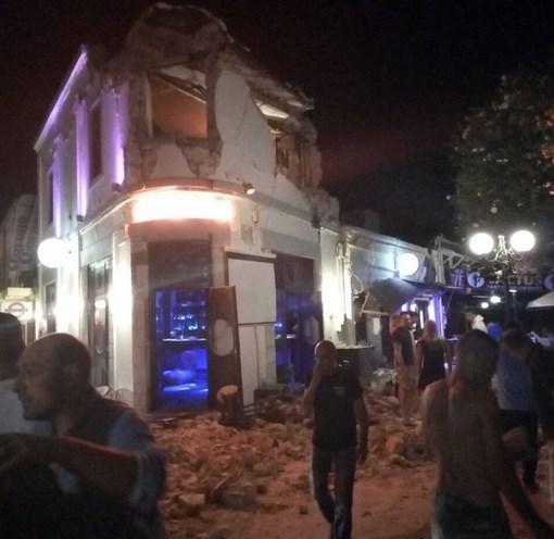 Ege depremi Yunanistan'da can aldı