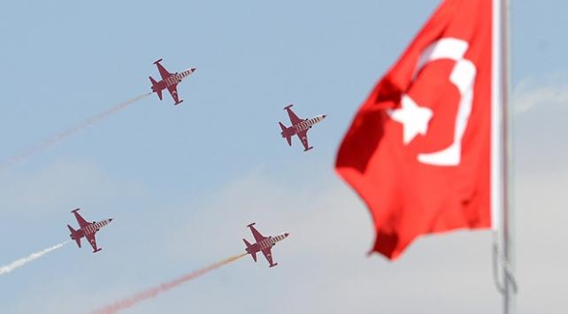 Türk yıldızları Girne'de gösteri yaptı
