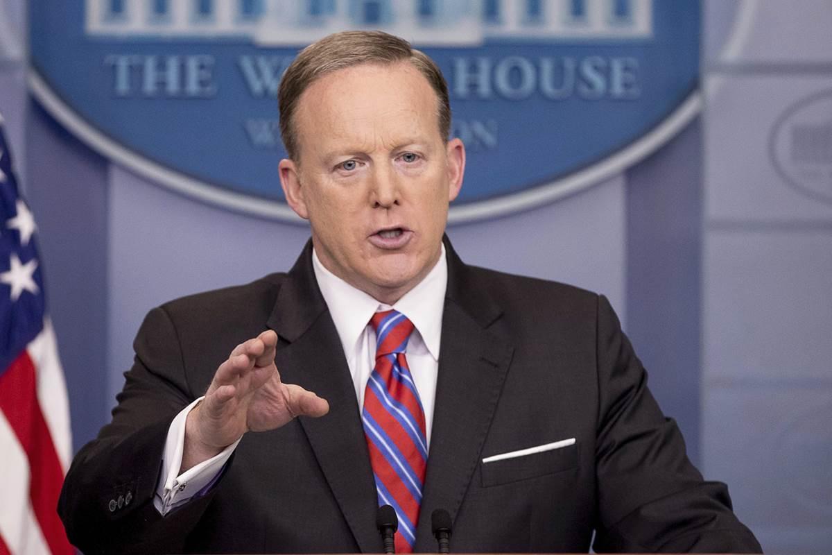 Sean Spicer görevine veda etti