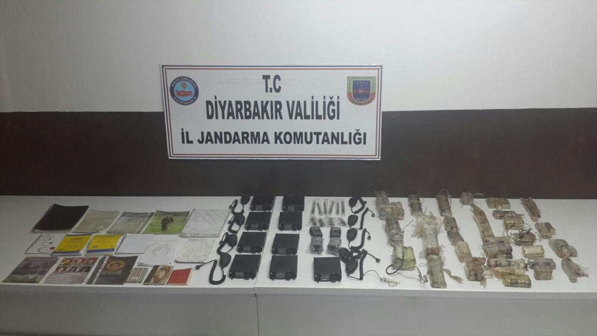 Diyarbakır'da örgüte ait patlayıcı ve telsizler bulundu