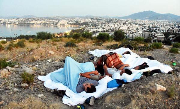 Bodrum'da deprem korkusu: Geceyi dışarıda geçirdiler