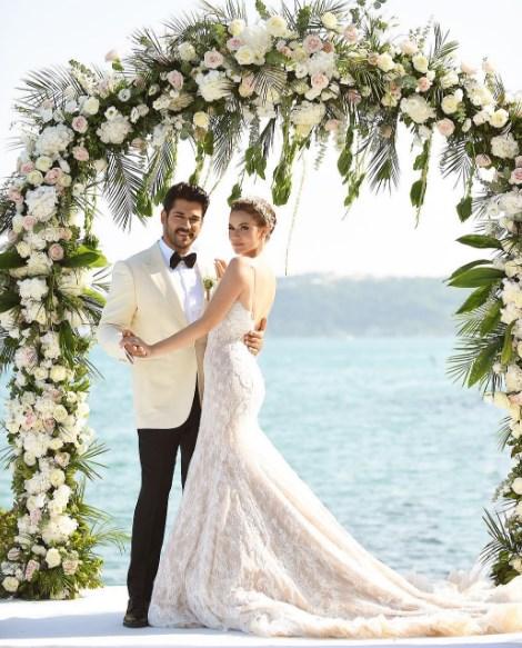 Fahriye Evcen soyadını güncelledi