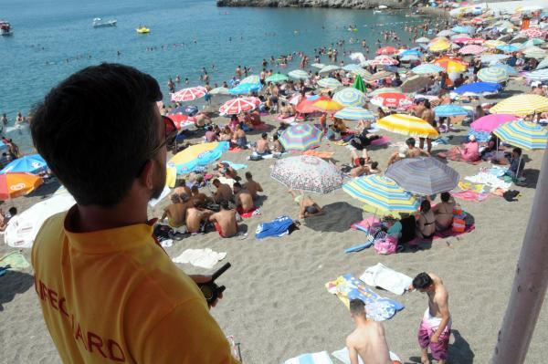 Zonguldak Kapuz Plajı doldu taştı