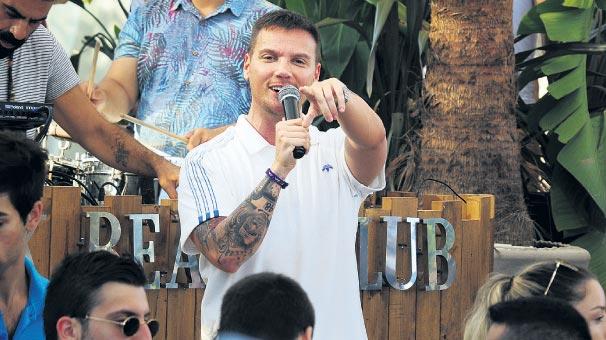 Sinan Akçıl'dan Adriana Lima esprisi