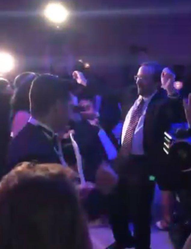 ABD Büyükelçisi John Bass düğünde göbek attı