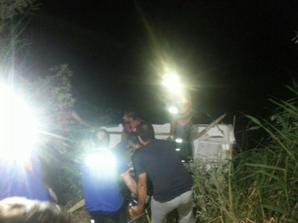 Otomobil Sakarya Nehri'ne uçtu: 3 ölü