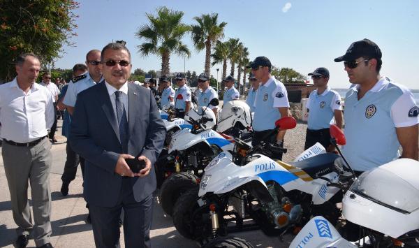 Konyaaltı sahiline ATV'li polis timi