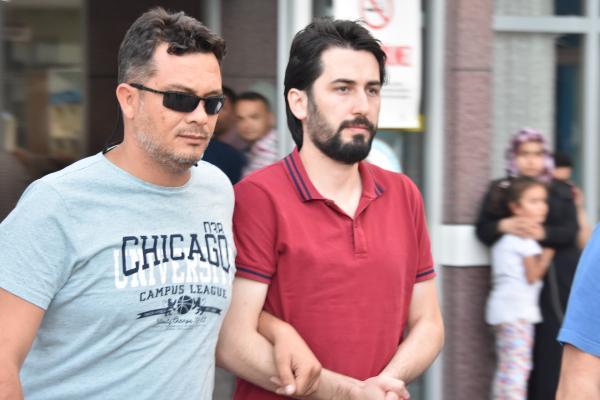 Dur ihtarına uymayan FETÖ 'Mahrem Abisi' polise çarptı