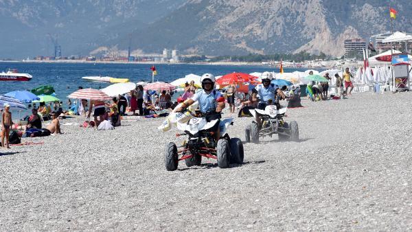 Konyaaltı sahiline ATV'li polis timi
