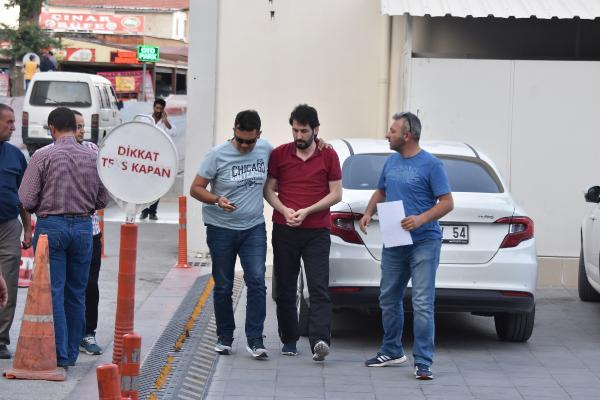 Dur ihtarına uymayan FETÖ 'Mahrem Abisi' polise çarptı