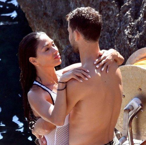 Dmitrov Capri'de aşk tatilinde