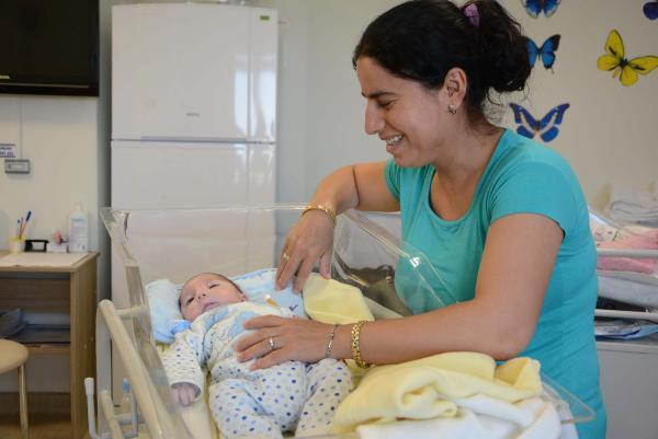 40 günlük bebeğin midesine beslenme tüpü takıldı