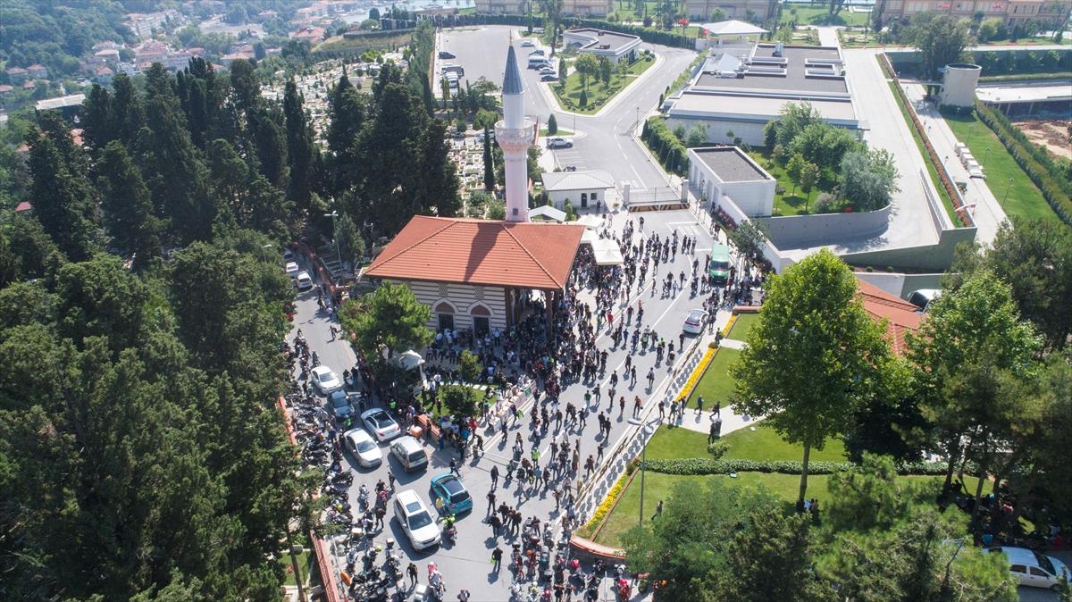 Altın Elbiseli Adam son yolculuğuna uğurlandı