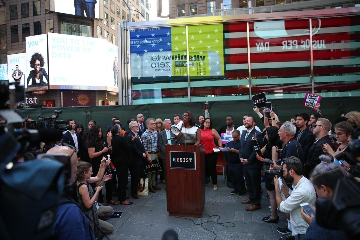 ABD'deki transseksüeller Trump'ı protesto ediyor