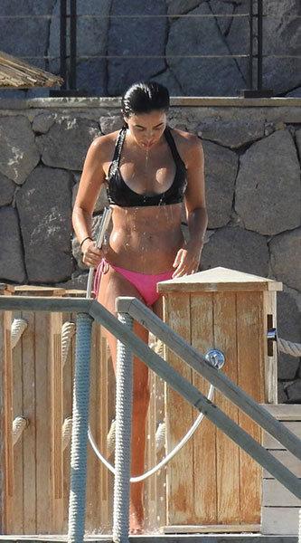 Asena Atalay Bodrum plajlarında