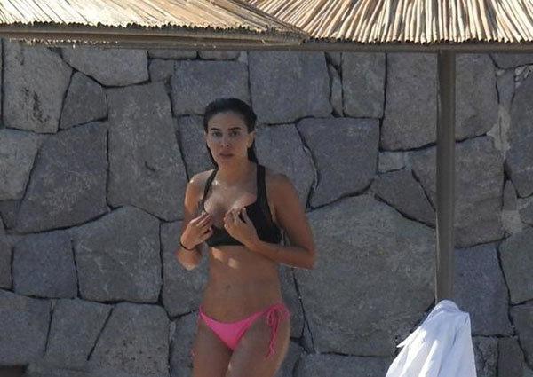 Asena Atalay Bodrum plajlarında