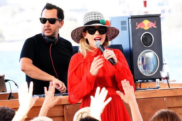 Hadise Gülşen'i dinledi